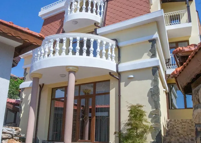 Angelovi * ヴェリコ・タルノヴォ